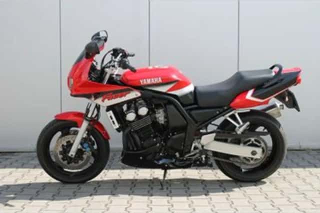 Yamaha FZS 600 Fazer (2001) thumbnail 4