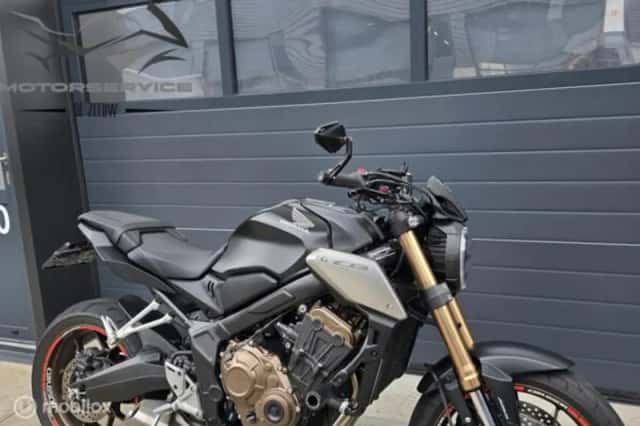 Honda CB650R (2021) thumbnail 2