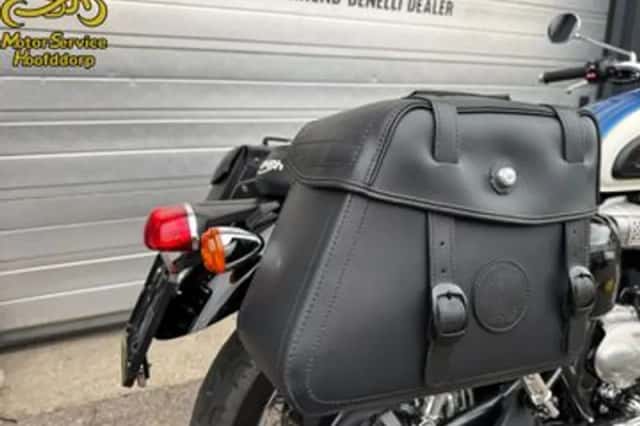 Triumph Bonneville T100 (2017) thumbnail 2