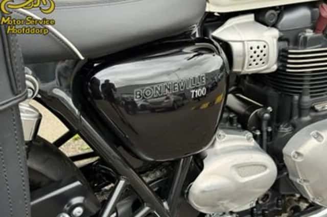 Triumph Bonneville T100 (2017) thumbnail 3