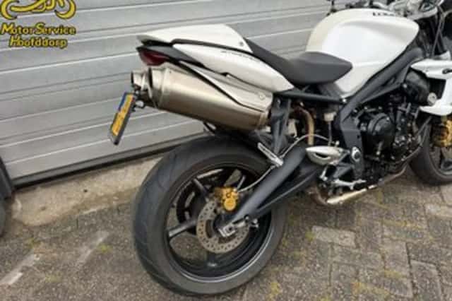 Triumph Street Triple R (2012) thumbnail 2