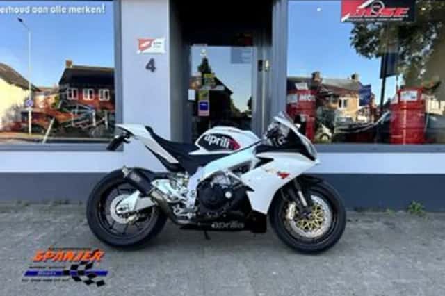Aprilia RSV 4R (2010) thumbnail 1