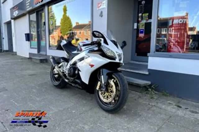 Aprilia RSV 4R (2010) thumbnail 2
