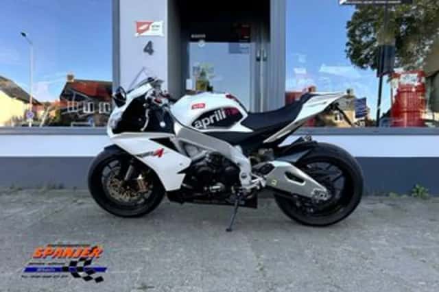 Aprilia RSV 4R (2010) thumbnail 4