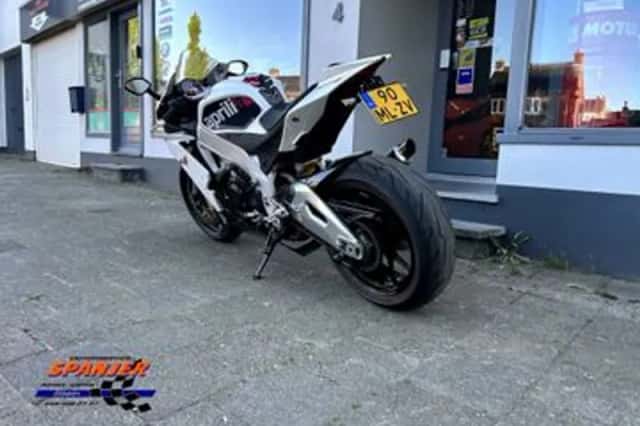 Aprilia RSV 4R (2010) thumbnail 5