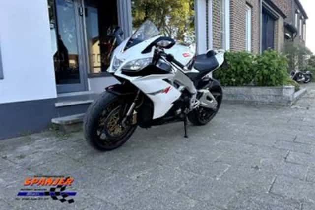 Aprilia RSV 4R (2010) thumbnail 6