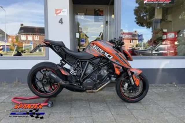 KTM 1290 Super Duke (2018) thumbnail 1