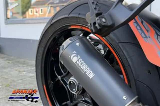 KTM 1290 Super Duke (2018) thumbnail 4