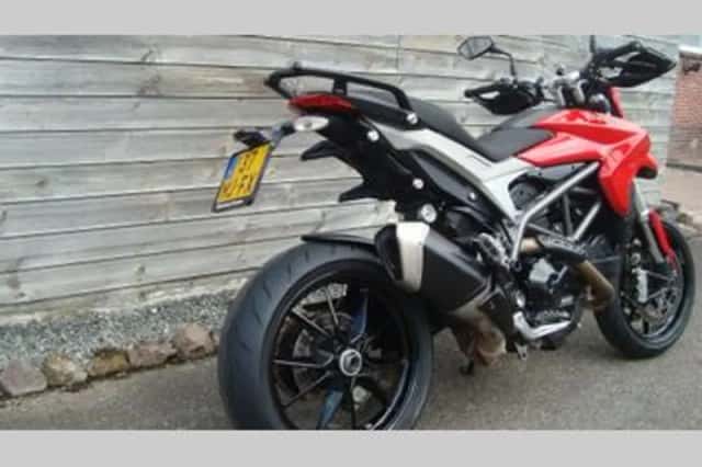 DUCATI HYPERSTRADA 821 (2014) thumbnail 3