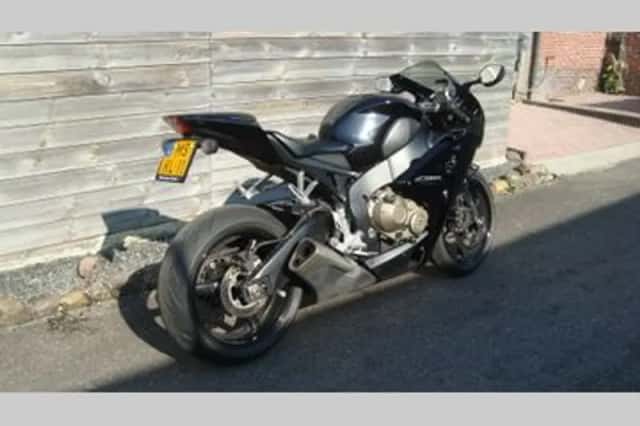 Honda CBR 1000 RR FIREBLADE (2008) thumbnail 4