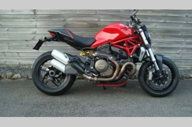 Ducati Monster 1200 (2016) thumbnail 1