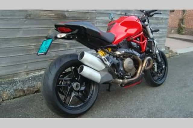Ducati Monster 1200 (2016) thumbnail 2
