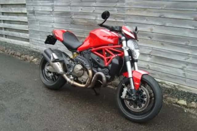Ducati Monster 821 (2016) thumbnail 2