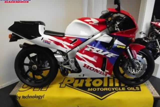 Honda RVF 400 (1996) thumbnail 1