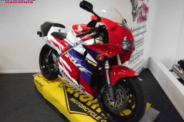 Honda RVF 400 (1996) thumbnail 3