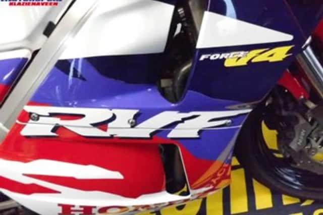 Honda RVF 400 (1996) thumbnail 4