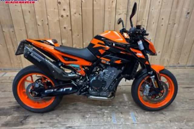 KTM 890 DUKE GP (2022) thumbnail 1