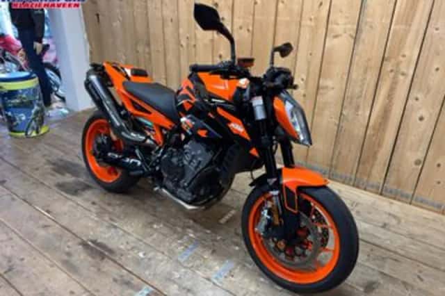 KTM 890 DUKE GP (2022) thumbnail 2