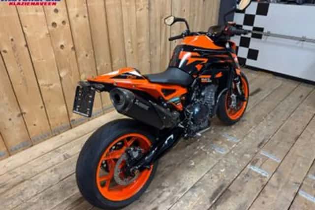 KTM 890 DUKE GP (2022) thumbnail 3