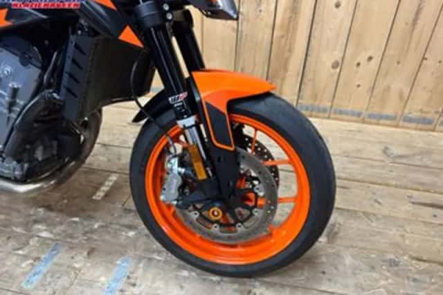 KTM 890 DUKE GP (2022) thumbnail 6