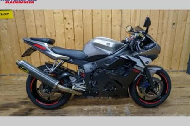 YAMAHA YZF R6 (2003) thumbnail 1