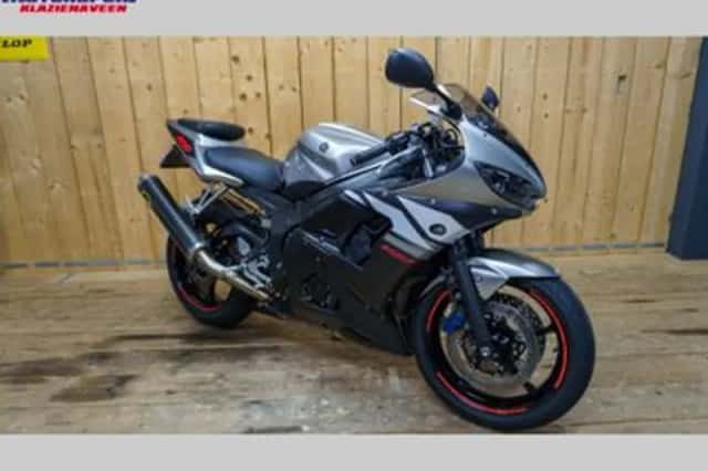 YAMAHA YZF R6 (2003) thumbnail 2