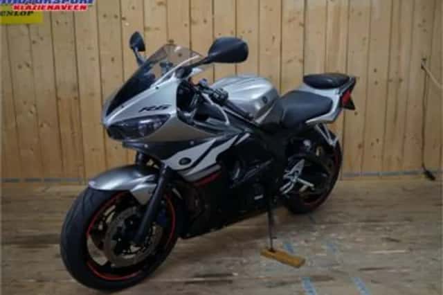 Yamaha YZF-R6 (2003) thumbnail 3
