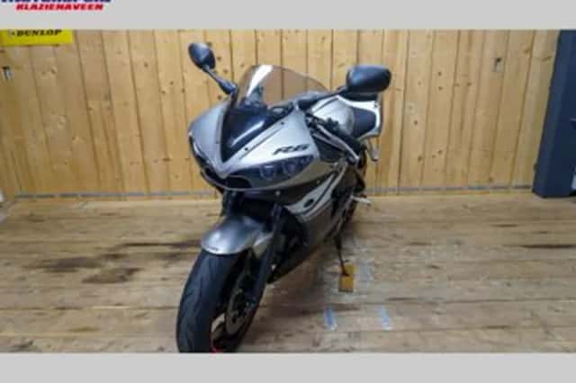 YAMAHA YZF R6 (2003) thumbnail 3