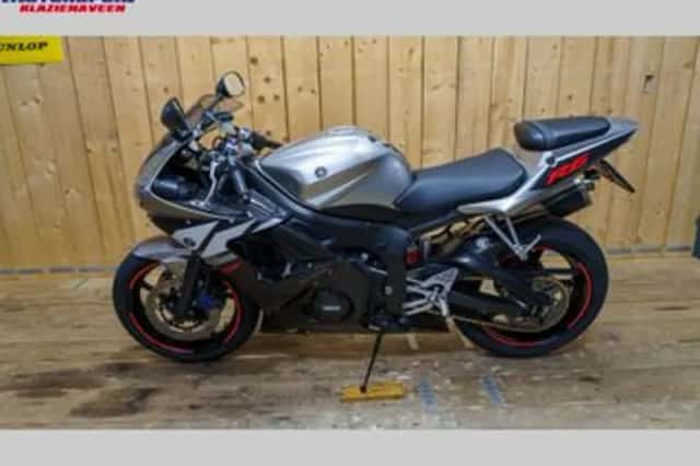 YAMAHA YZF R6 (2003) thumbnail 4