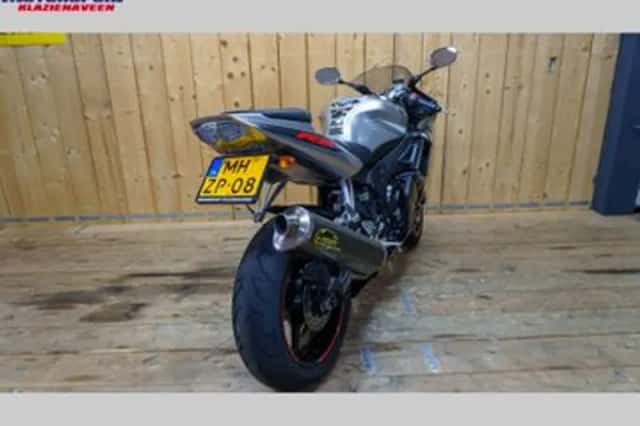 YAMAHA YZF R6 (2003) thumbnail 6