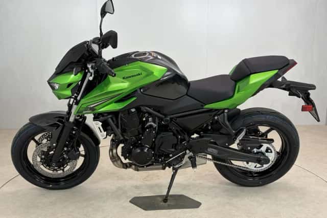 Kawasaki Z900 (2026) thumbnail 4