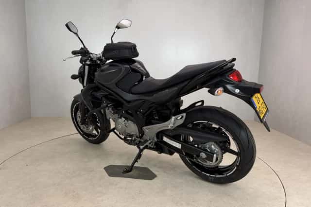 Suzuki Gladius (2015) thumbnail 4