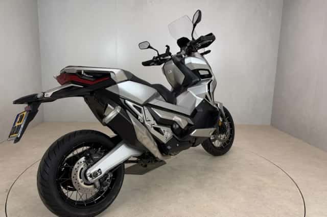 Honda X-ADV 750 (2017) thumbnail 3