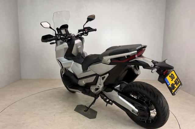 Honda X-ADV 750 (2017) thumbnail 4