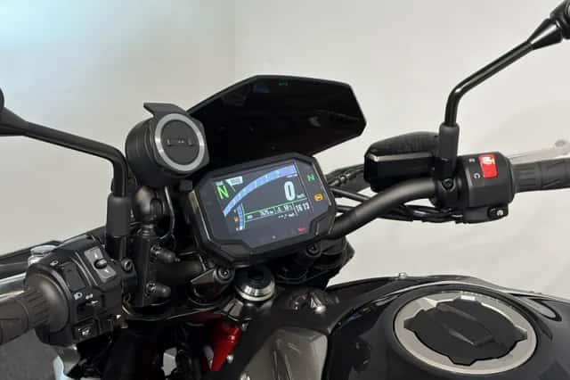Kawasaki Z900 (2023) thumbnail 6