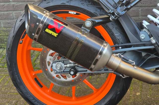 KTM 390 Duke (2017) thumbnail 2