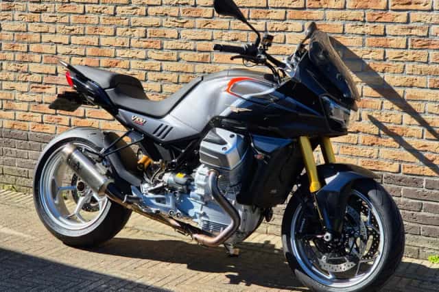 Moto Guzzi V100 Mandello (2023) thumbnail 1