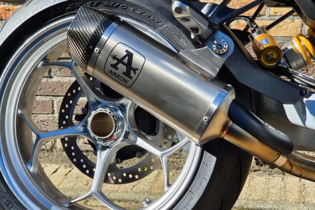 Moto Guzzi V100 Mandello (2023) thumbnail 2