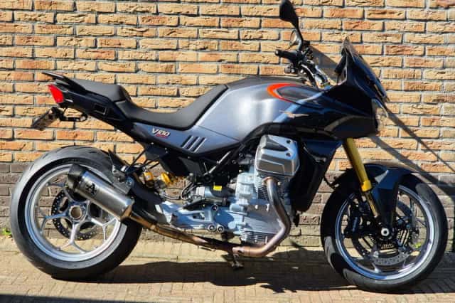 Moto Guzzi V100 Mandello (2023) thumbnail 4