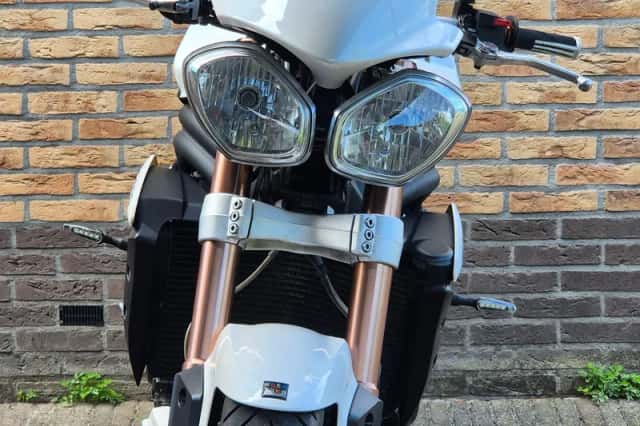 Triumph Speed Triple 1050 (2011) thumbnail 2