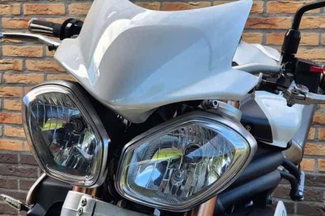 Triumph Speed Triple 1050 (2011) thumbnail 3