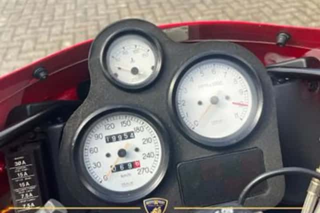 Ducati 851 Strada (1994) thumbnail 3