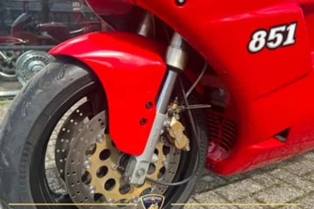 Ducati 851 Strada (1994) thumbnail 5