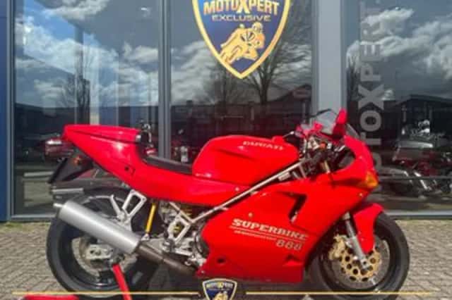Ducati 888 Strada (1993) thumbnail 1
