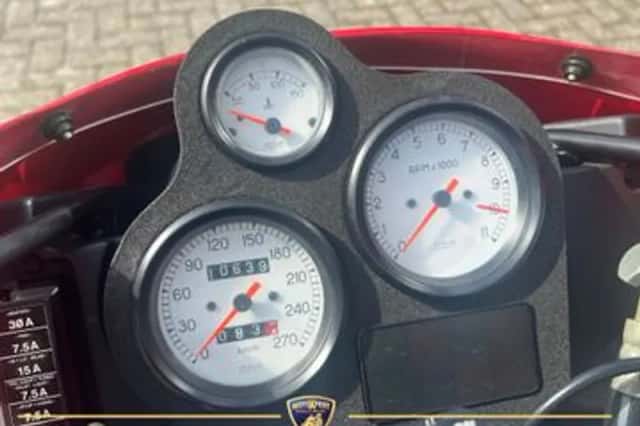 Ducati 888 Strada (1993) thumbnail 3
