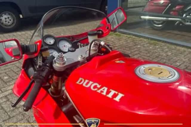 Ducati 888 Strada (1993) thumbnail 4