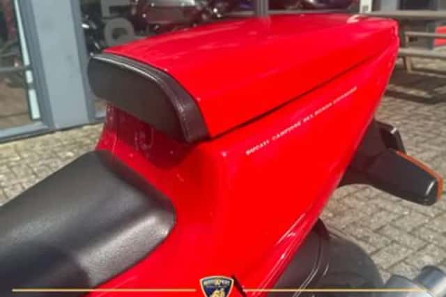 Ducati 888 Strada (1993) thumbnail 5
