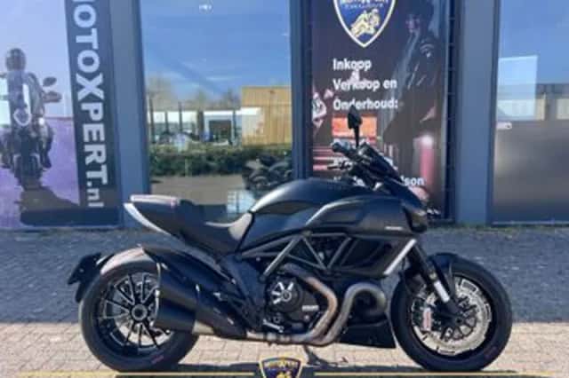 Ducati Diavel Dark (2012) thumbnail 1