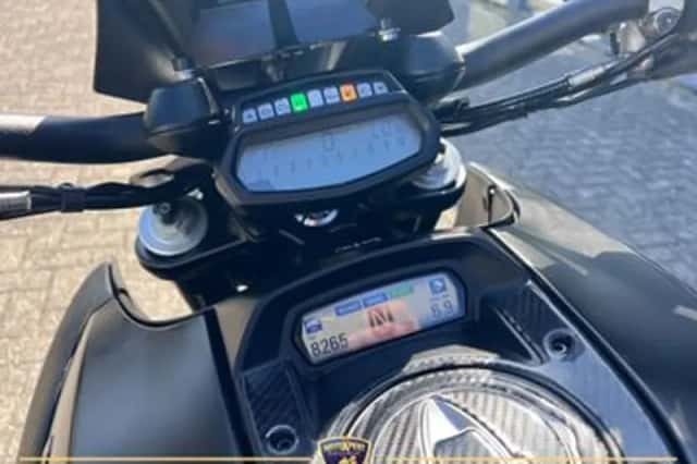 Ducati Diavel Dark (2012) thumbnail 3
