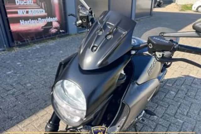 Ducati Diavel Dark (2012) thumbnail 4